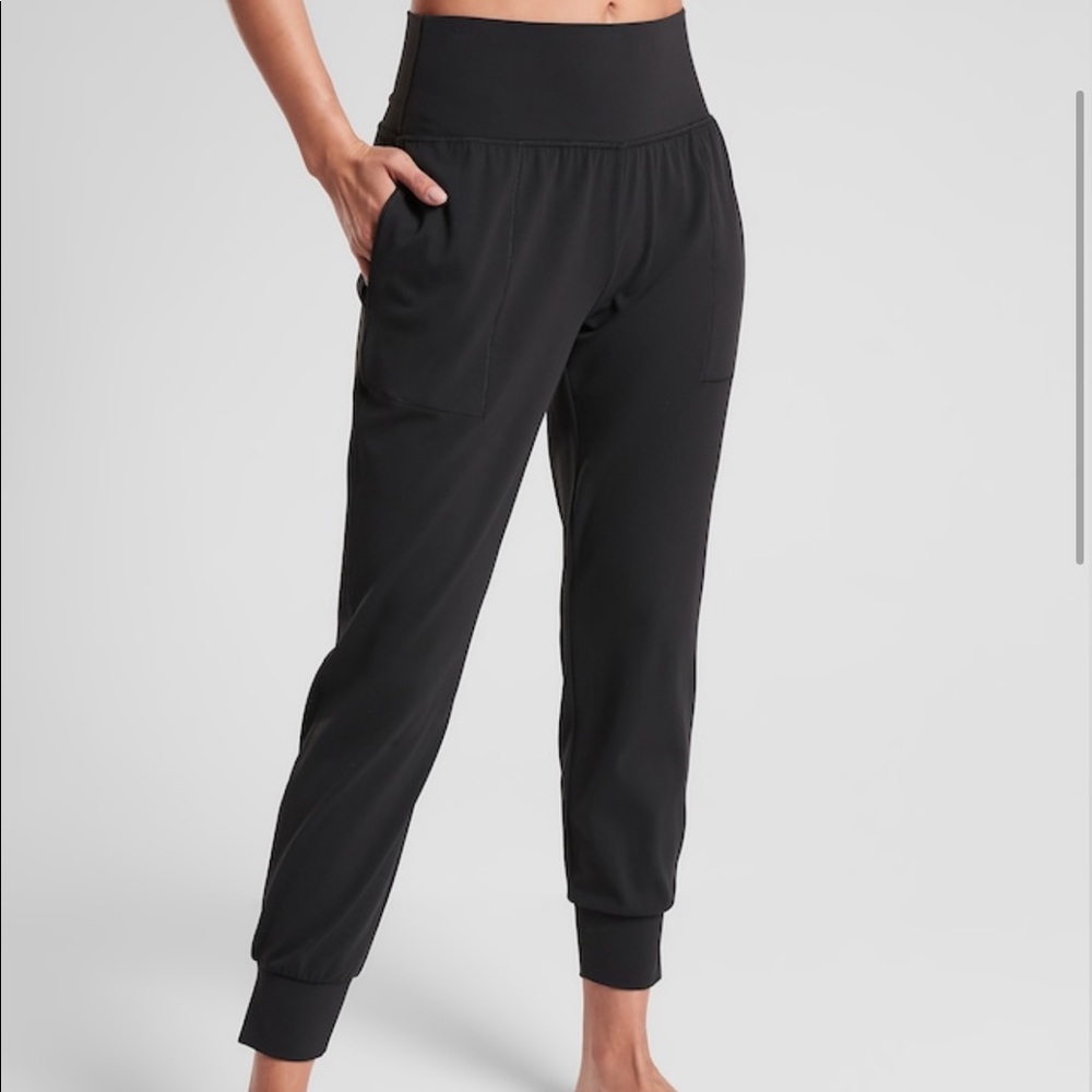 NWT Athleta Salutation Cruise Jogger